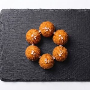 Croquetes de gorgonzola amb nous i fruits secs
