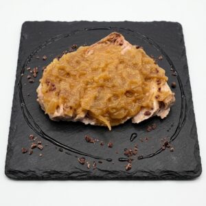 Ventresca de tonyina amb olivada i ceba confitada