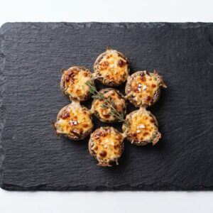 Xampinyons a la brasa farcits de foie i gratinats amb parmesà